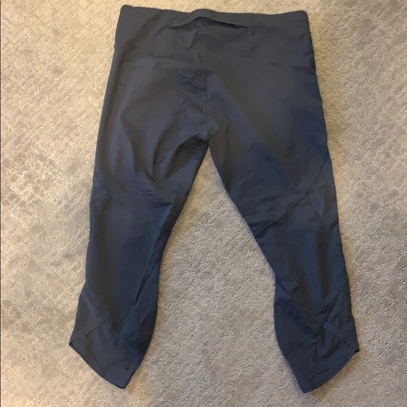 Grey Capri Yoga Pant - Picture 3 of 5